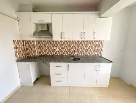 Kumbağ'da Ayrı Mutfaklı Çift Balkonlu 2+1 Ara Kat Kiralık Daire