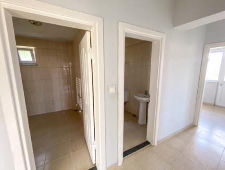 Kumbağ'da Ayrı Mutfaklı Çift Balkonlu 2+1 Ara Kat Kiralık Daire