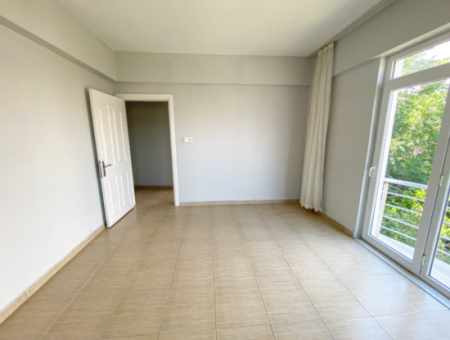 Kumbağ'da Ayrı Mutfaklı Çift Balkonlu 2+1 Ara Kat Kiralık Daire