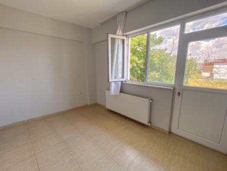 Kumbağ'da Ayrı Mutfaklı Çift Balkonlu 2+1 Ara Kat Kiralık Daire