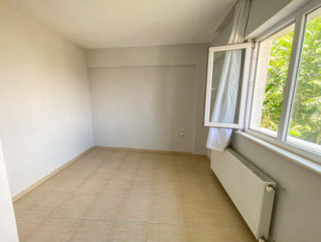 Kumbağ'da Ayrı Mutfaklı Çift Balkonlu 2+1 Ara Kat Kiralık Daire