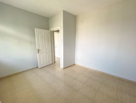 Kumbağ'da Ayrı Mutfaklı Çift Balkonlu 2+1 Ara Kat Kiralık Daire