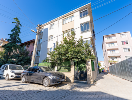 Kumbağ Pazar Sokağında Caddeye Ve Denize Yakın Satılık 2+1 Daire