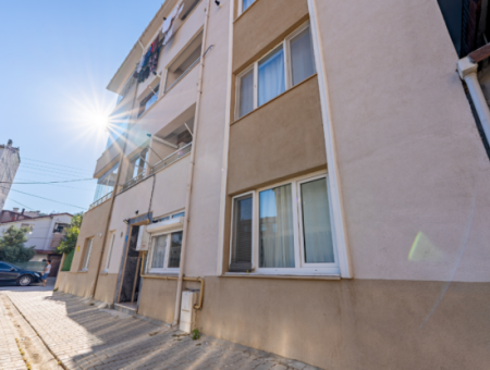 Kumbağ Pazar Sokağında Caddeye Ve Denize Yakın Satılık 2+1 Daire