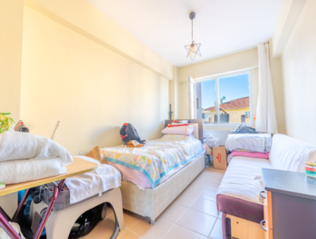 Kumbağ Pazar Sokağında Caddeye Ve Denize Yakın Satılık 2+1 Daire