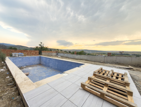 Kumbağ Havuzlu Sitede Deniz Ve Doğa Manzaralı 2+1 Satılık Daire