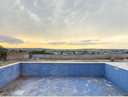 Kumbağ Havuzlu Sitede Deniz Ve Doğa Manzaralı 2+1 Satılık Daire