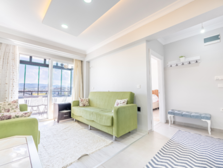 Aquaparklı Havuzlu Ve Denize Yakın Sitede Satılık 1+1 Daire