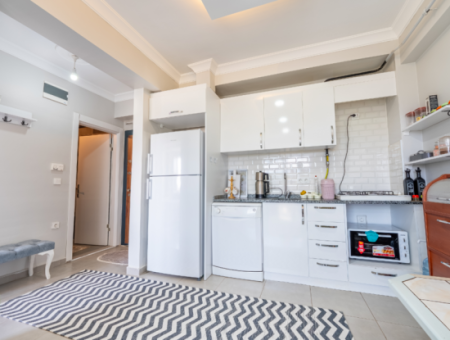 Aquaparklı Havuzlu Ve Denize Yakın Sitede Satılık 1+1 Daire
