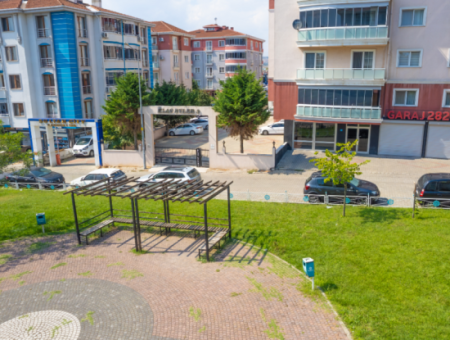 100. Yıl Mah. İşlek Cadde Üzerinde 135 M2 Satılık Dükkan