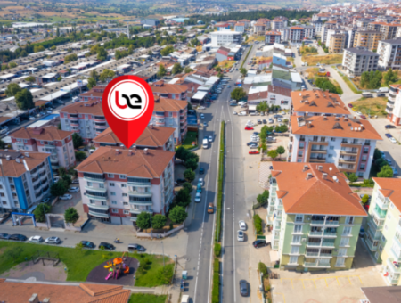 100. Yıl Mah. İşlek Cadde Üzerinde 135 M2 Satılık Dükkan