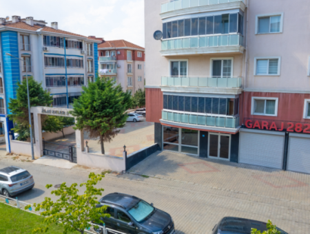 100. Yıl Mah. İşlek Cadde Üzerinde 135 M2 Satılık Dükkan