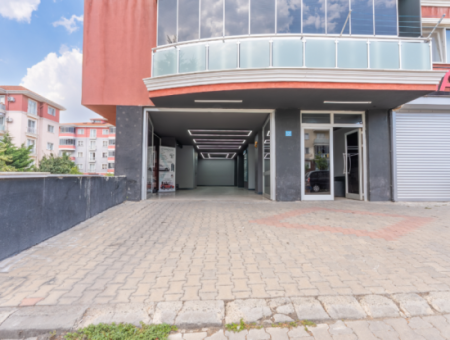100. Yıl Mah. İşlek Cadde Üzerinde 135 M2 Satılık Dükkan