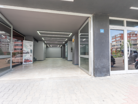 100. Yıl Mah. İşlek Cadde Üzerinde 135 M2 Satılık Dükkan