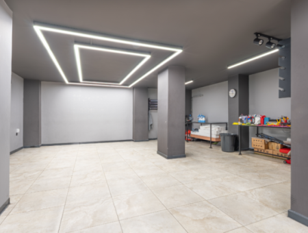 100. Yıl Mah. İşlek Cadde Üzerinde 135 M2 Satılık Dükkan