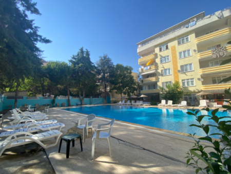 Kumbağ'da Merkezi Konumda Havuzlu Site İçinde Kiralık 2+1 Daire