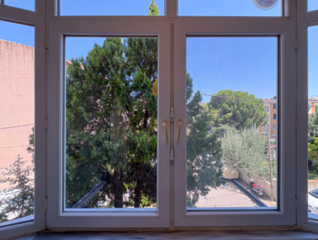 Kumbağ'da Merkezi Konumda Havuzlu Site İçinde Kiralık 2+1 Daire