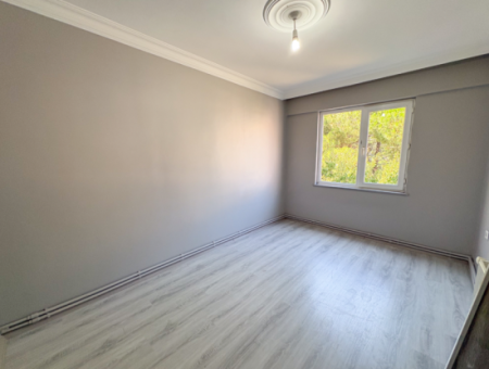 Kumbağ'da Merkezi Konumda Havuzlu Site İçinde Kiralık 2+1 Daire