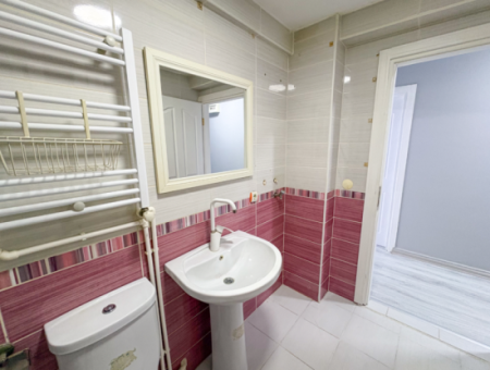 Kumbağ'da Merkezi Konumda Havuzlu Site İçinde Kiralık 2+1 Daire