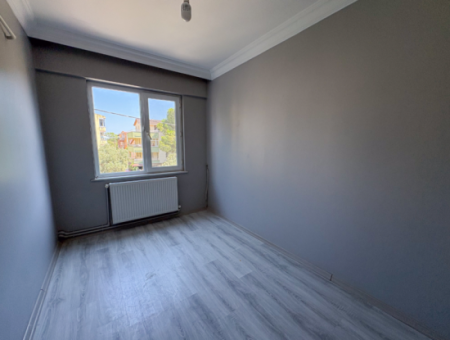 Kumbağ'da Merkezi Konumda Havuzlu Site İçinde Kiralık 2+1 Daire