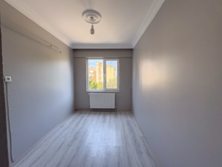 Kumbağ'da Merkezi Konumda Havuzlu Site İçinde Kiralık 2+1 Daire