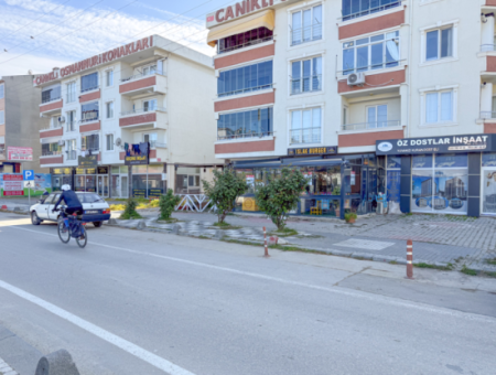 Kumbağ'da İşlek Cadde Üzerinde Okul Karşısında Kiralık Dükkan