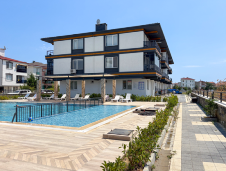 Kumbağ Deniz Tarafında Havuzlu Sitede Satılık Lüks 2+1 Daireler