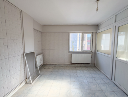 Kumbağ Pazar Sokağında Ayrı Mutfaklı Satılık Geniş 2+1 Daire