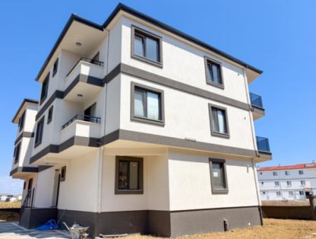 Kumbağ Lüks Havuzlu Yonca Evleri Sitesinde Satılık 2+1 Daireler