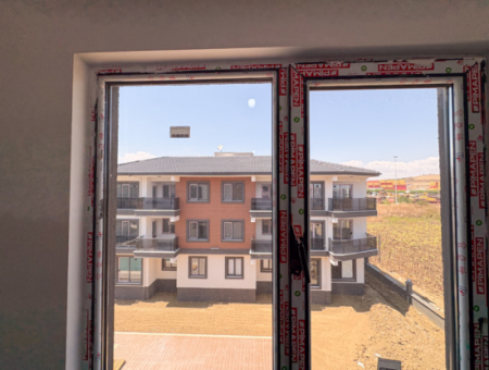 Kumbağ Lüks Havuzlu Yonca Evleri Sitesinde Satılık 2+1 Daireler