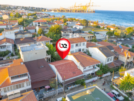 Kumbağ'da Caddenin Deniz Tarafında Satılık 2+1 Müstakil Ev