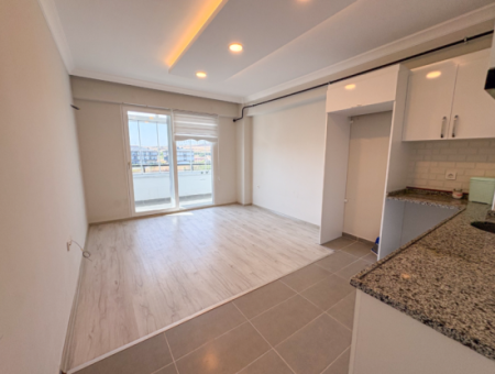 Aquaparklı Havuzlu Ve Denize Yakın Sitede Satılık 2+1 Daire