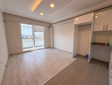 Aquaparklı Havuzlu Ve Denize Yakın Sitede Satılık 2+1 Daire