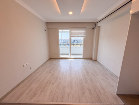Aquaparklı Havuzlu Ve Denize Yakın Sitede Satılık 2+1 Daire