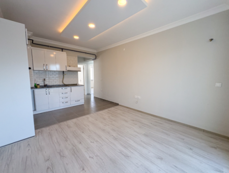 Aquaparklı Havuzlu Ve Denize Yakın Sitede Satılık 2+1 Daire