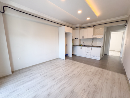 Aquaparklı Havuzlu Ve Denize Yakın Sitede Satılık 2+1 Daire