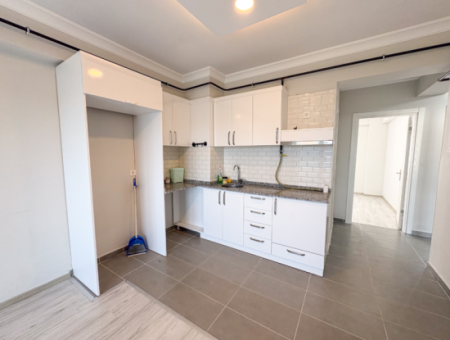 Aquaparklı Havuzlu Ve Denize Yakın Sitede Satılık 2+1 Daire