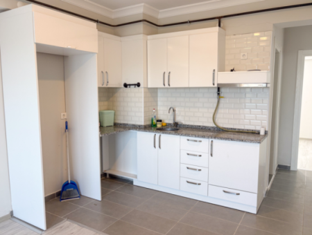 Aquaparklı Havuzlu Ve Denize Yakın Sitede Satılık 2+1 Daire