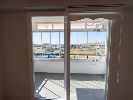 Aquaparklı Havuzlu Ve Denize Yakın Sitede Satılık 2+1 Daire