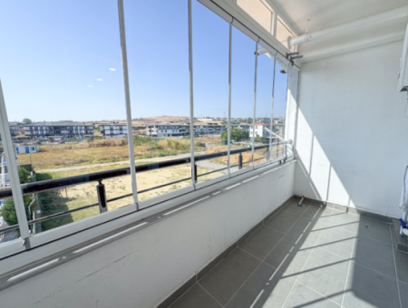 Aquaparklı Havuzlu Ve Denize Yakın Sitede Satılık 2+1 Daire