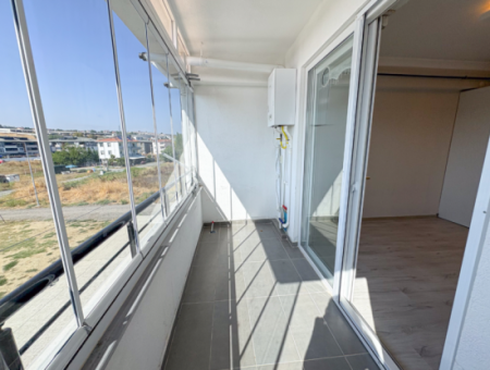 Aquaparklı Havuzlu Ve Denize Yakın Sitede Satılık 2+1 Daire