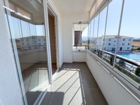 Aquaparklı Havuzlu Ve Denize Yakın Sitede Satılık 2+1 Daire