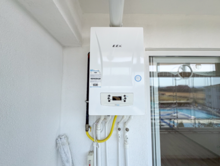 Aquaparklı Havuzlu Ve Denize Yakın Sitede Satılık 2+1 Daire