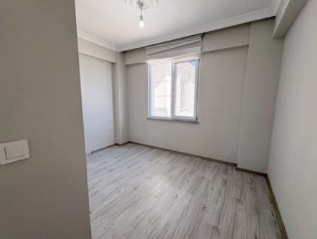 Aquaparklı Havuzlu Ve Denize Yakın Sitede Satılık 2+1 Daire