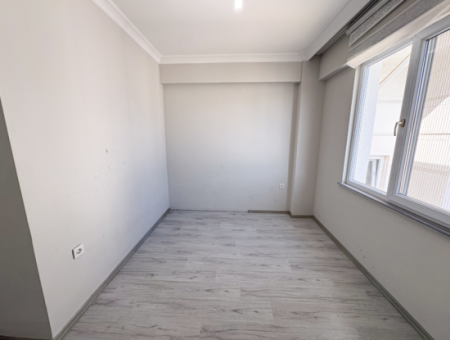 Aquaparklı Havuzlu Ve Denize Yakın Sitede Satılık 2+1 Daire