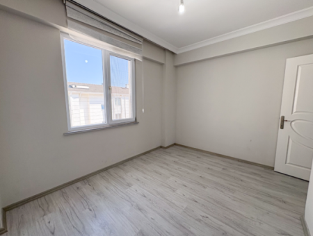 Aquaparklı Havuzlu Ve Denize Yakın Sitede Satılık 2+1 Daire