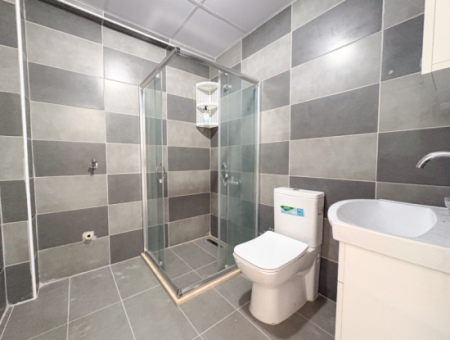 Aquaparklı Havuzlu Ve Denize Yakın Sitede Satılık 2+1 Daire