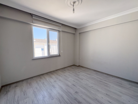 Aquaparklı Havuzlu Ve Denize Yakın Sitede Satılık 2+1 Daire