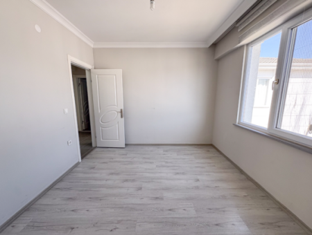 Aquaparklı Havuzlu Ve Denize Yakın Sitede Satılık 2+1 Daire