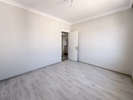 Aquaparklı Havuzlu Ve Denize Yakın Sitede Satılık 2+1 Daire